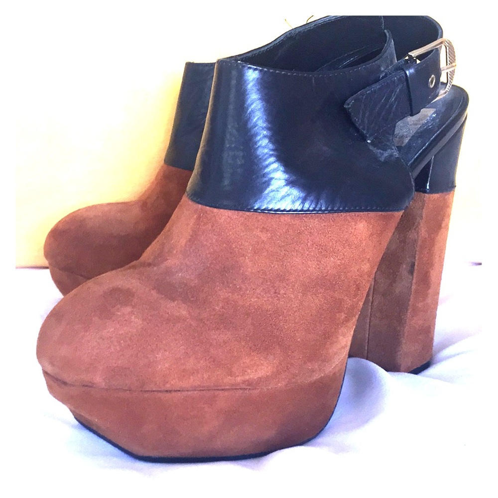 Dolce Vita Size 8 Tan Suede and Black Leather!!!